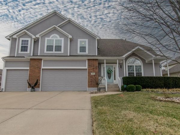2707 SW Arthur Drive, Lee's Summit, MO 64082