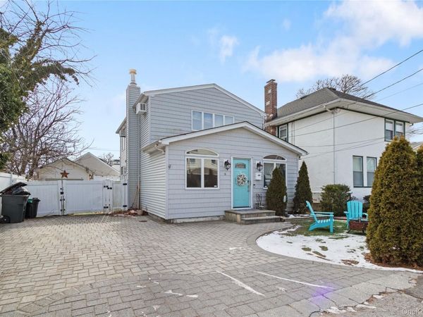 6 Charles Place, Bayville, NY 11709