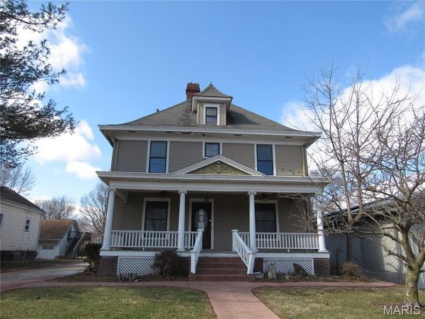 268 N Broad Street , Carlinville, IL 62626