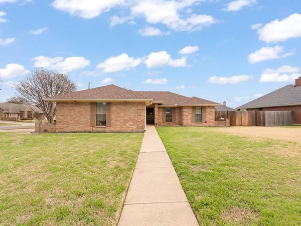 551 Sandgate Drive, Burleson, TX 76028
