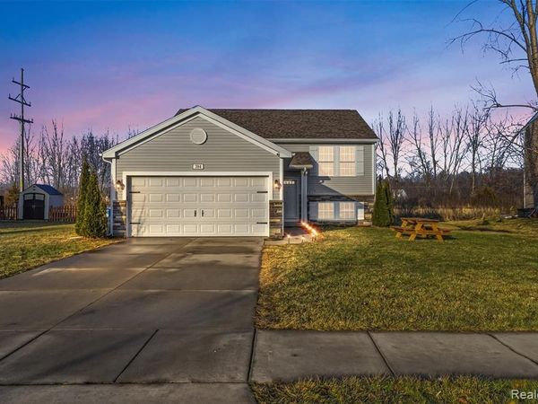 394 Saddlebrook Drive, Linden, MI 48451