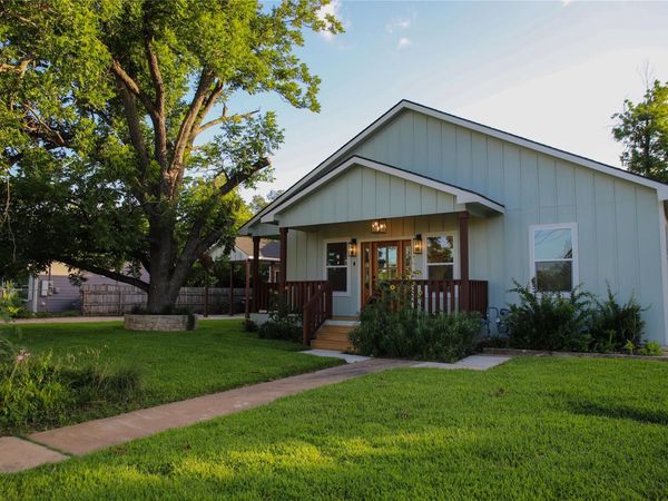 2102 S Church ST, Georgetown, TX 78626
