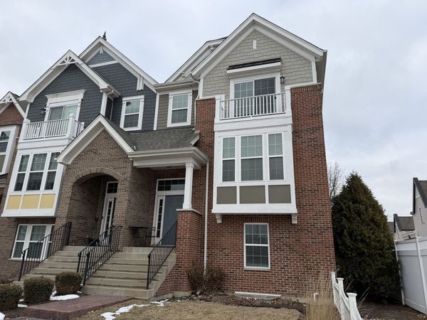 4194 Royal Mews Circle, Naperville, IL 60564