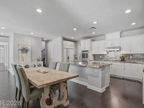 10671 Capesthorne Way, Las Vegas, NV 89135