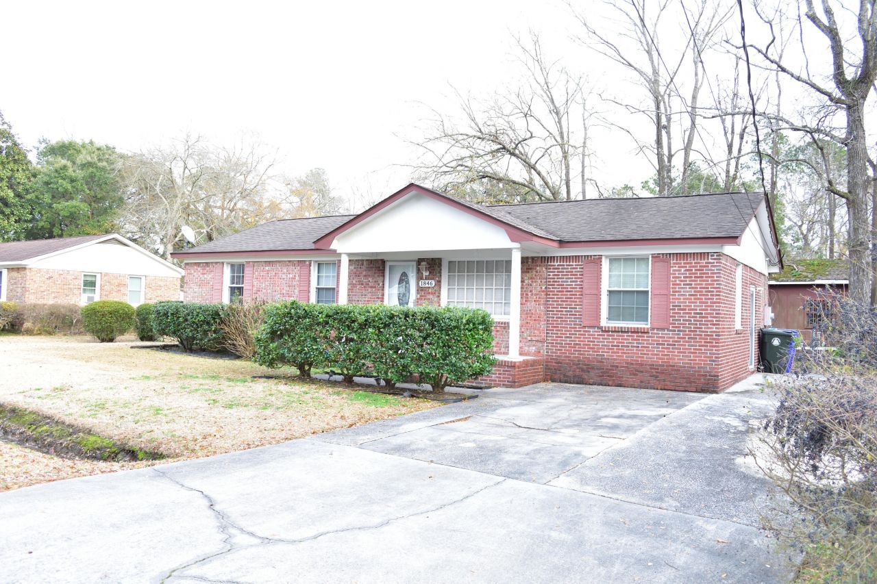 1846 Hazelwood Drive Photo 2