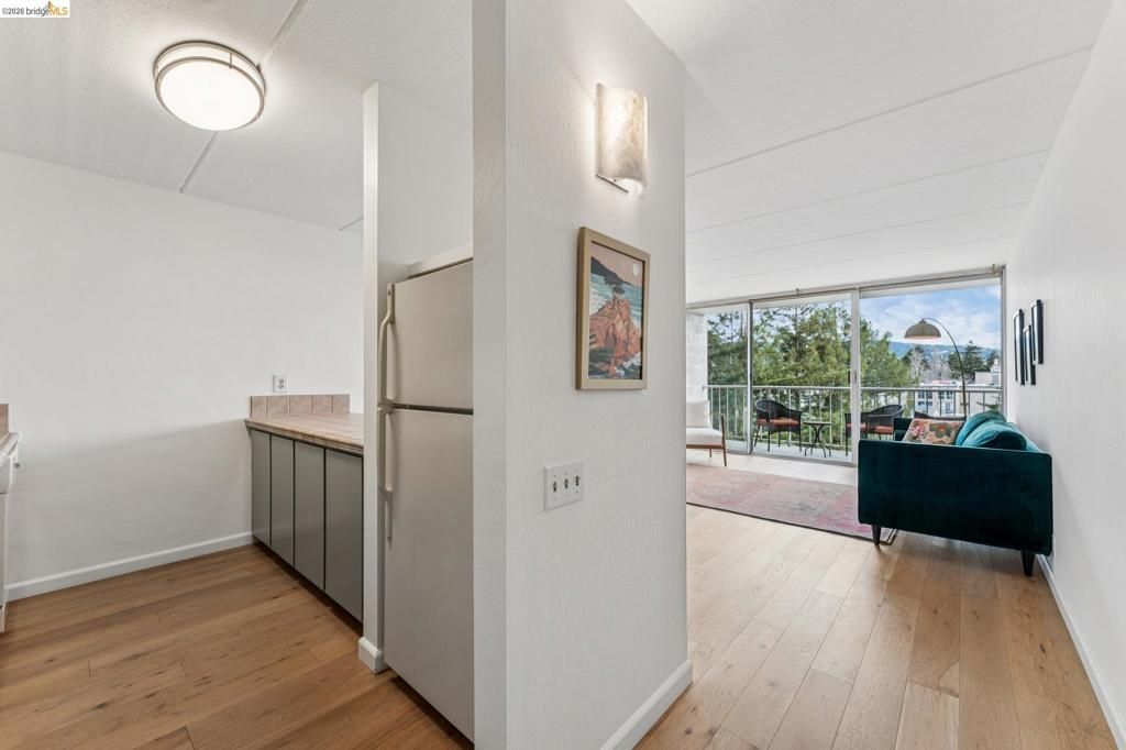 1 1 Kelton Ct, Unit 8J, Oakland, CA 94611 Main Photo