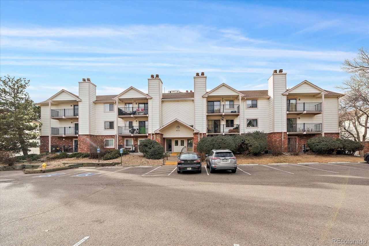 471 S Kalispell Way, Unit 101, Aurora, CO 80017 Main Photo