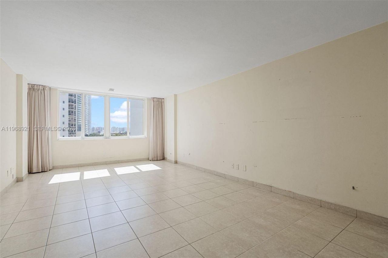 19201 Collins Ave, Unit 603, Sunny Isles Beach, FL 33160 Photo