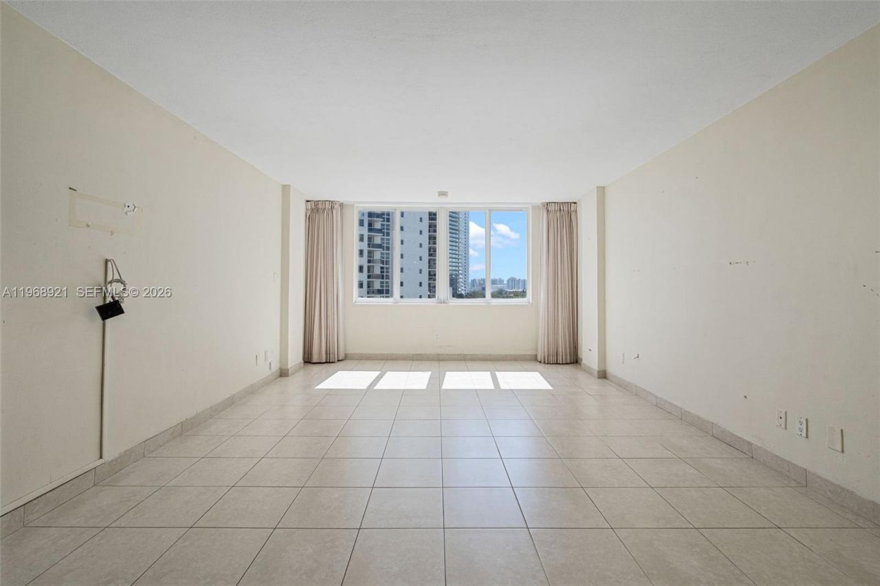 19201 Collins Ave, Unit 603, Sunny Isles Beach, FL 33160 Photo