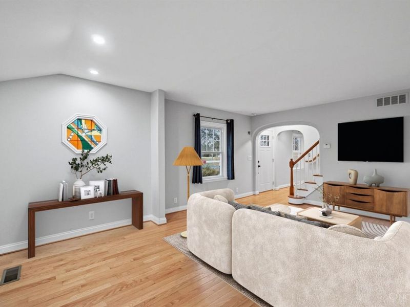 440 W Sharon, Cincinnati, OH 45246 Photo 4