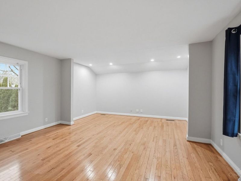 440 W Sharon, Cincinnati, OH 45246 Photo 6