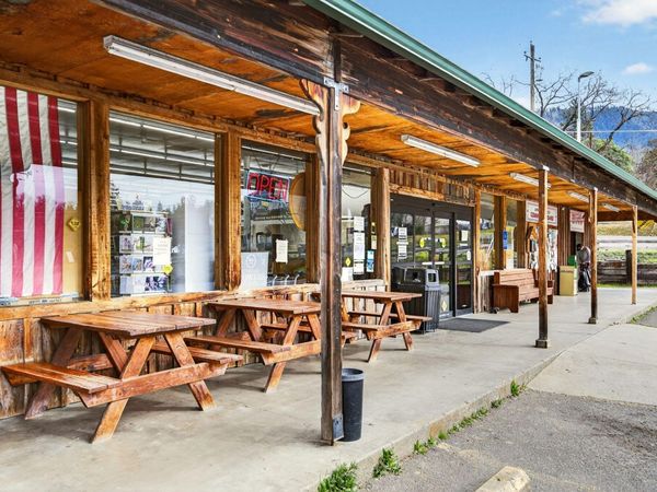 7350 Hwy 238, Jacksonville, OR 97530