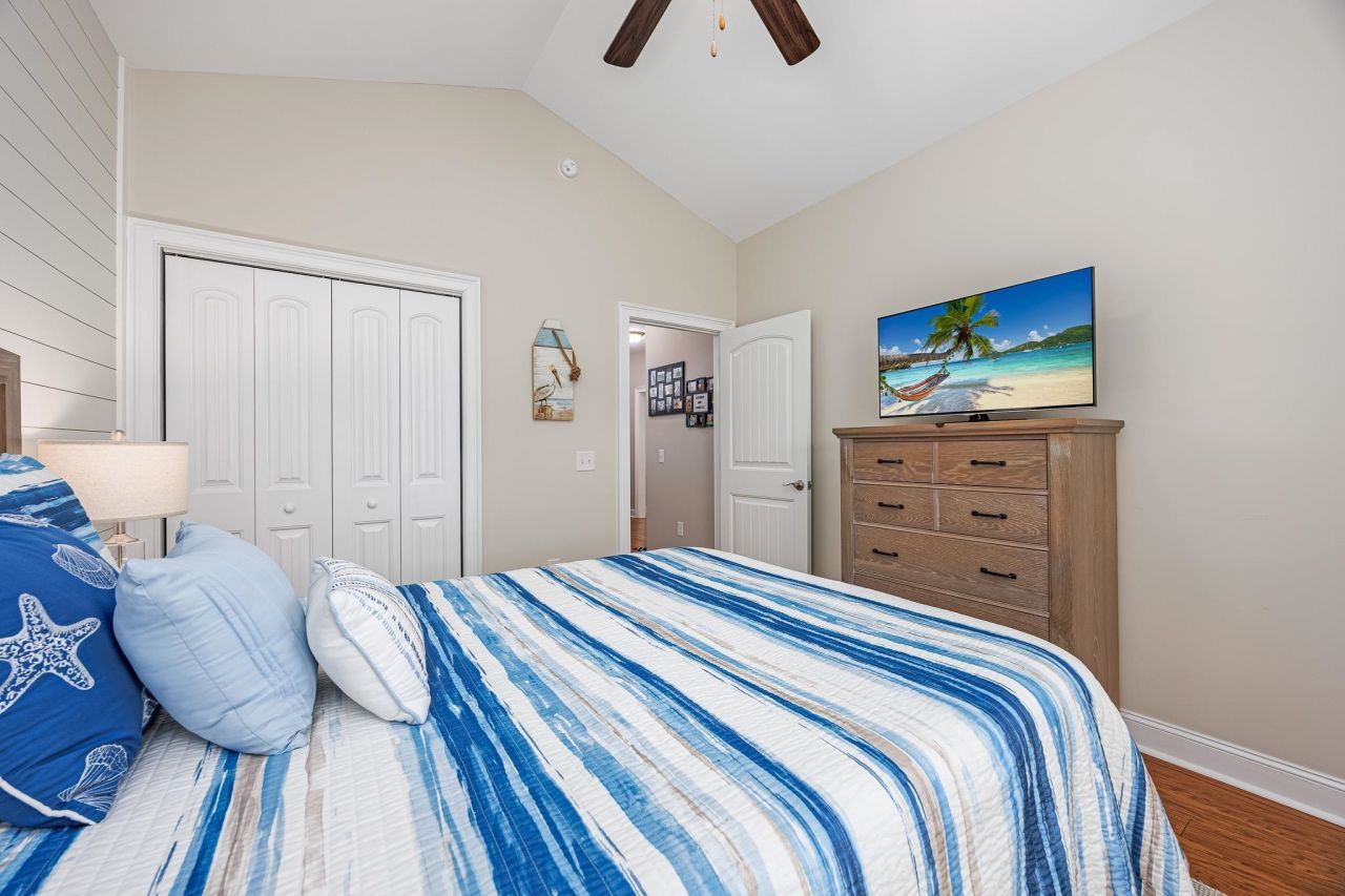 537 Hillsborough Dr. Photo 32