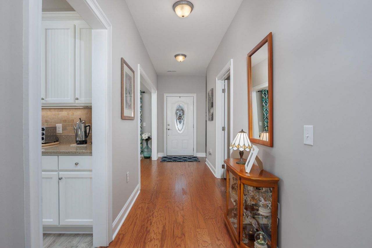 537 Hillsborough Dr. Photo 6