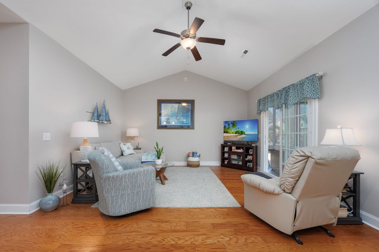 537 Hillsborough Dr. Photo 7