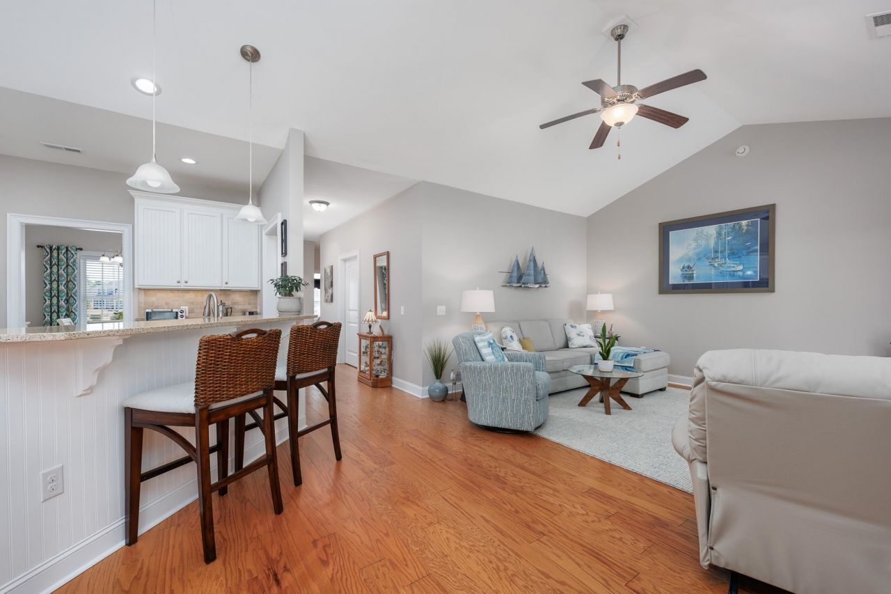 537 Hillsborough Dr. Photo 8