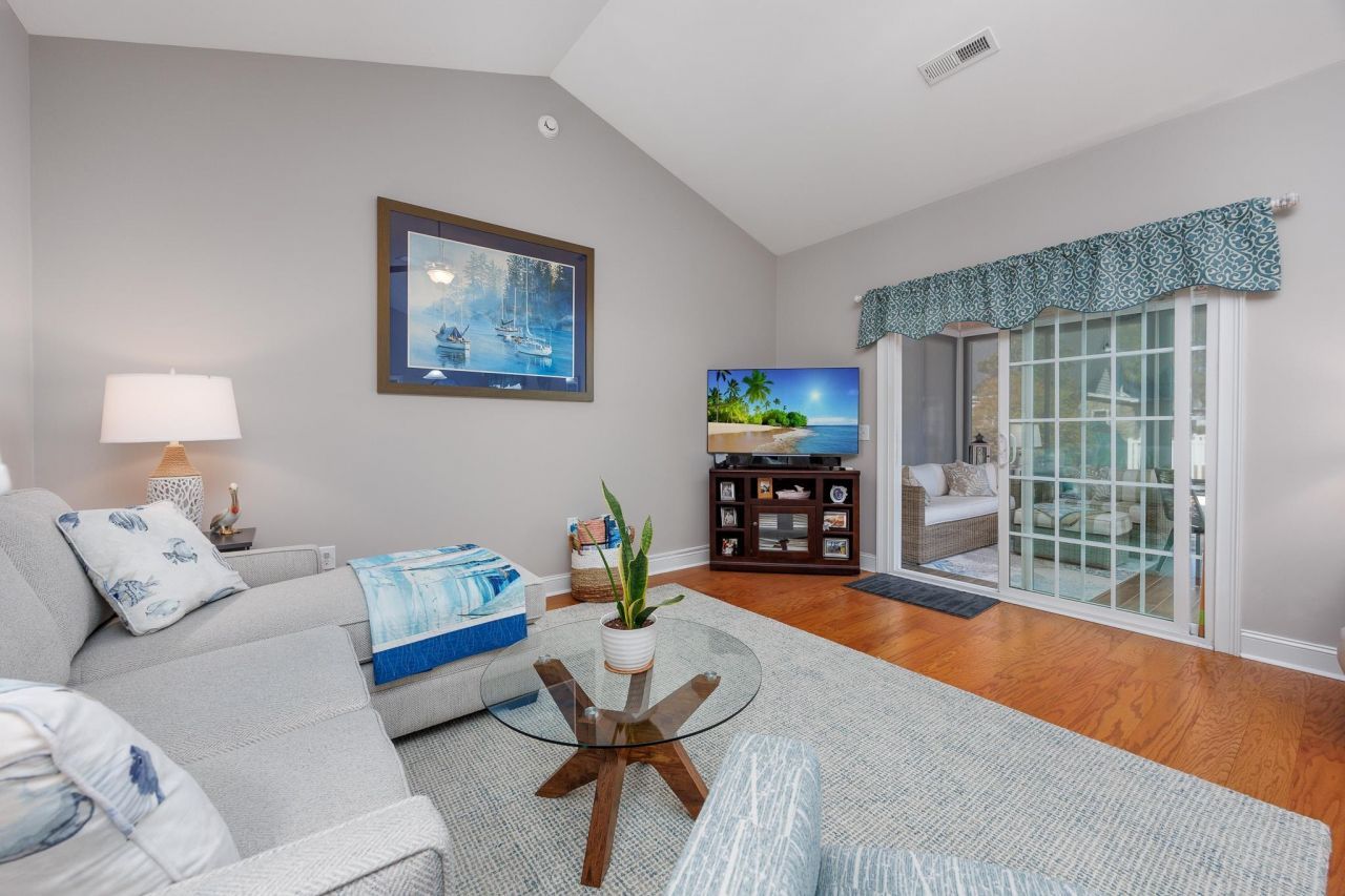 537 Hillsborough Dr. Photo 9