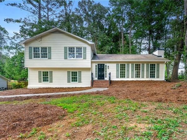 1586 Lucelle Avenue , Stone Mountain, GA 30087