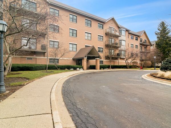 20 Trafalgar Square, Unit 401, Lincolnshire, IL 60069