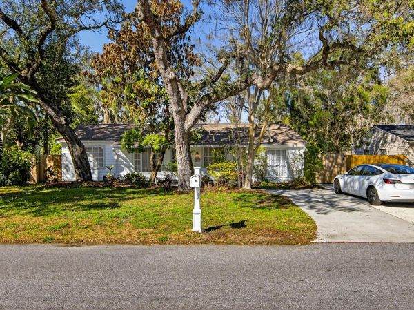 815 W LOWRY LANE, TAMPA, FL 33604