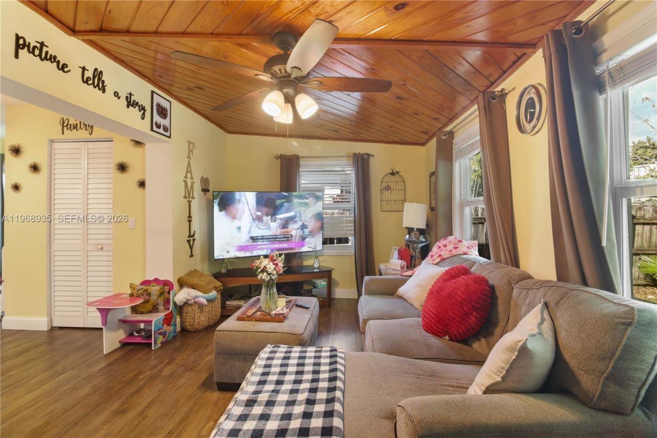 16323 SW 103rd Pl, Miami, FL 33157 Photo