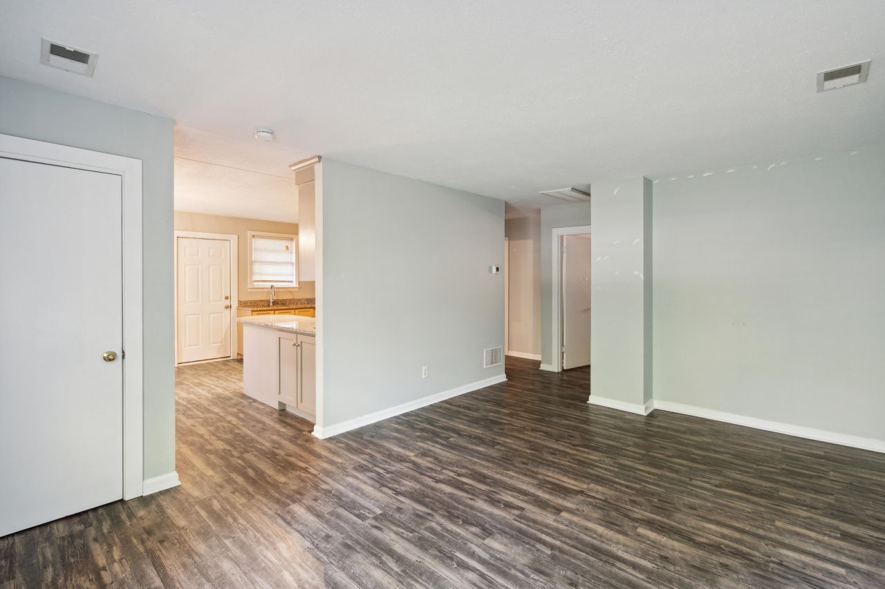 1181 Marigold Street Photo 6