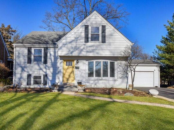 541 Park Row, Glen Ellyn, IL 60137