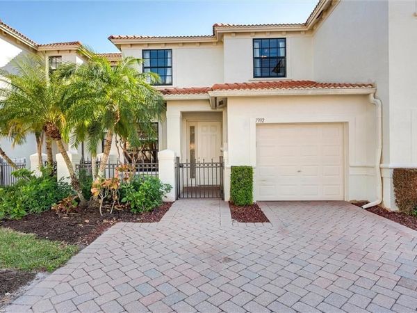 7392 Bristol CIR, NAPLES, FL 34120