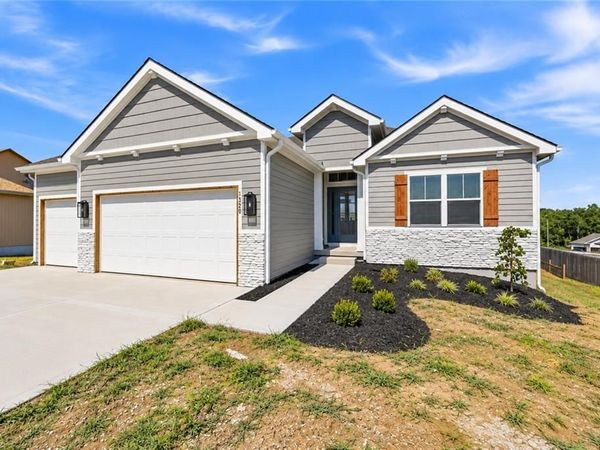1320 NE 122nd Street, Kansas City, MO 64165