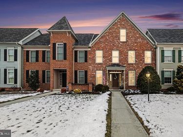 3 JAMESTOWN SQUARE, MECHANICSBURG, PA 17050