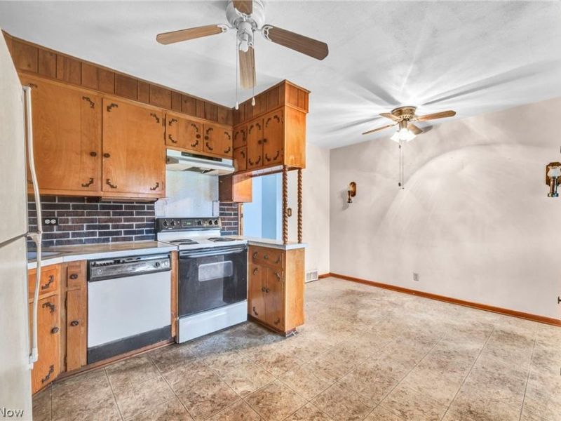 7181 York Road, Parma, OH 44130 Photo 11