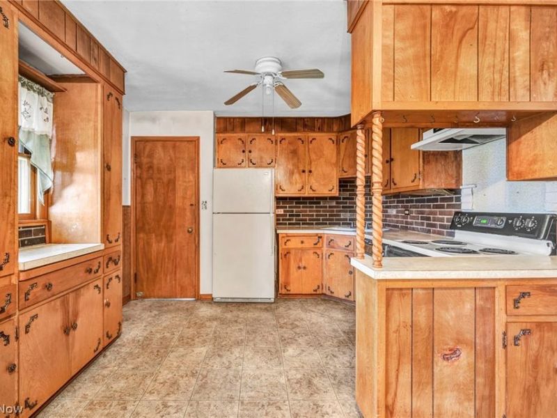 7181 York Road, Parma, OH 44130 Photo 9