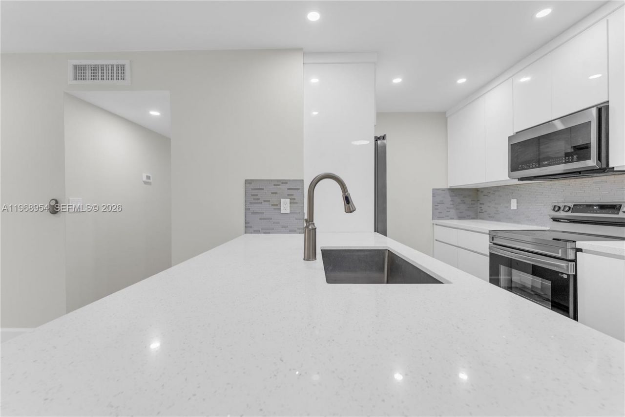 8660 SW 149th Ave, Unit 208, Miami, FL 33193 Photo