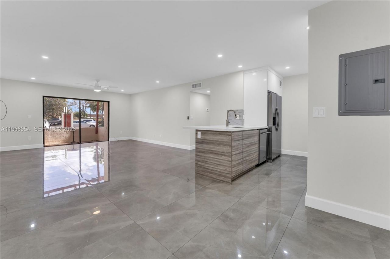 8660 SW 149th Ave, Unit 208, Miami, FL 33193 Photo