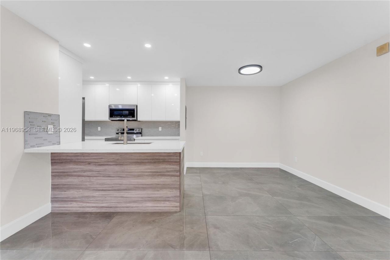 8660 SW 149th Ave, Unit 208, Miami, FL 33193 Photo