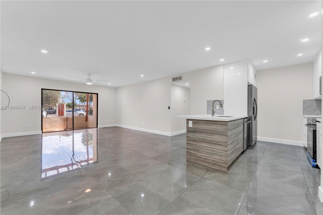 8660 SW 149th Ave, Unit 208, Miami, FL 33193 Photo