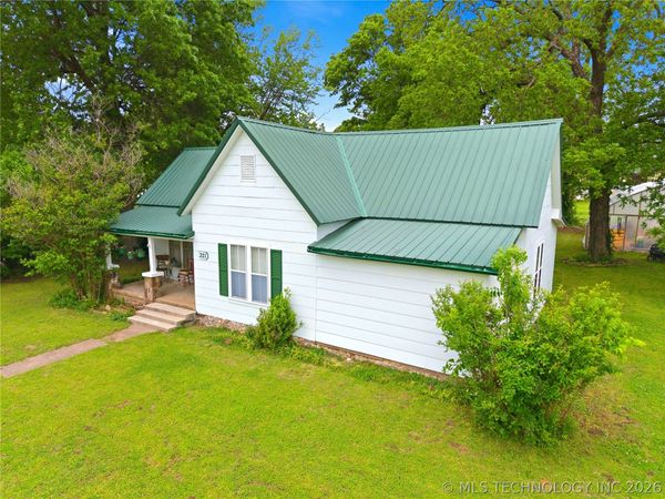 221 W Poplar Street, Stilwell, OK 74960