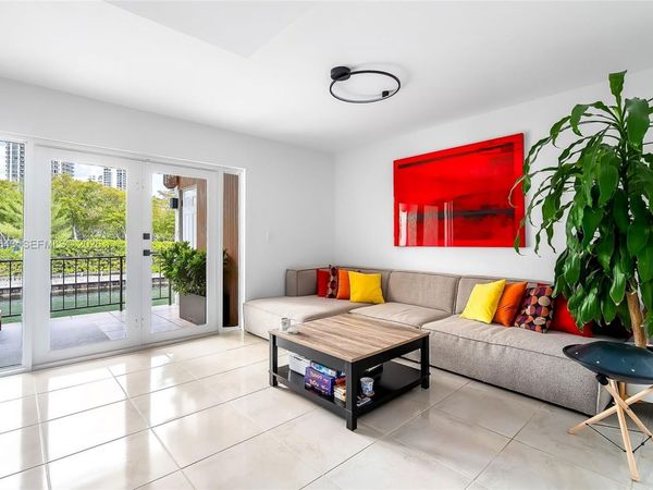 3745 NE 171st St, Unit 76, North Miami Beach, FL 33160