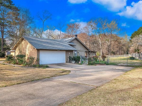 7327 S Lakeshore Drive, Shreveport, LA 71119