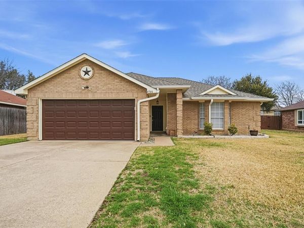4946 Briar Oaks Lane, Grand Prairie, TX 75052