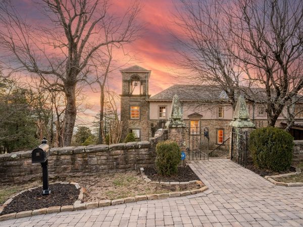 710 W Brow Road, Lookout Mountain, TN 37350