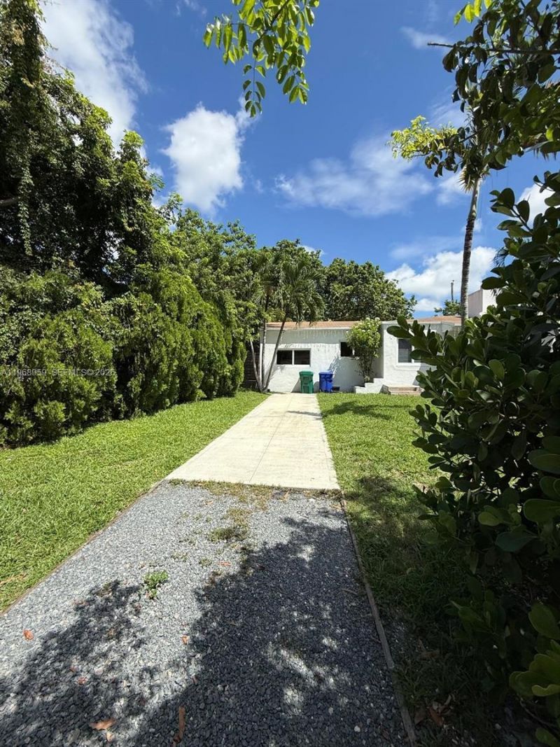 235 NE 46th St , Miami, FL 33137 Photo