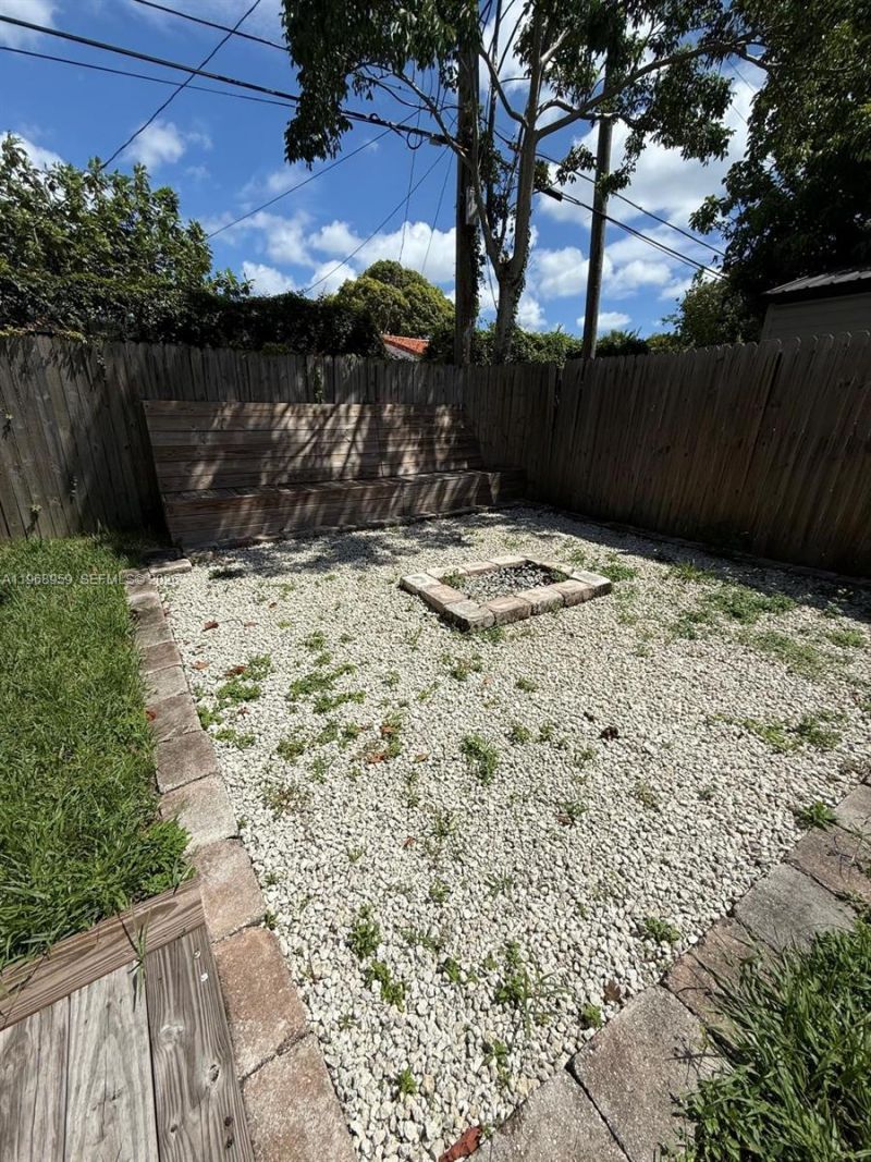 235 NE 46th St , Miami, FL 33137 Photo