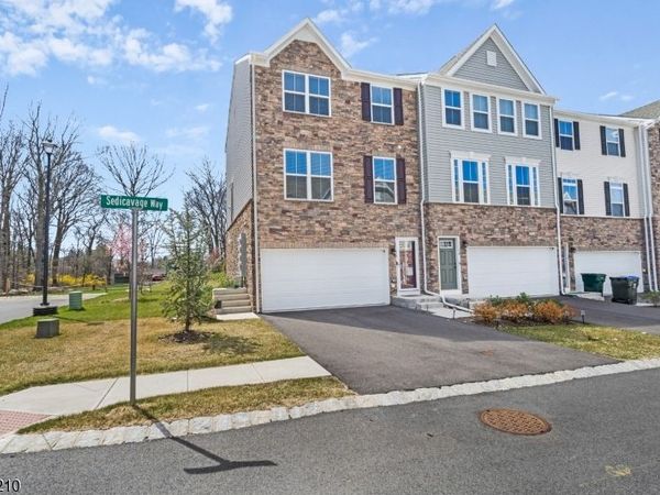 16 Sedicavage Way, Mount Olive, NJ 07828