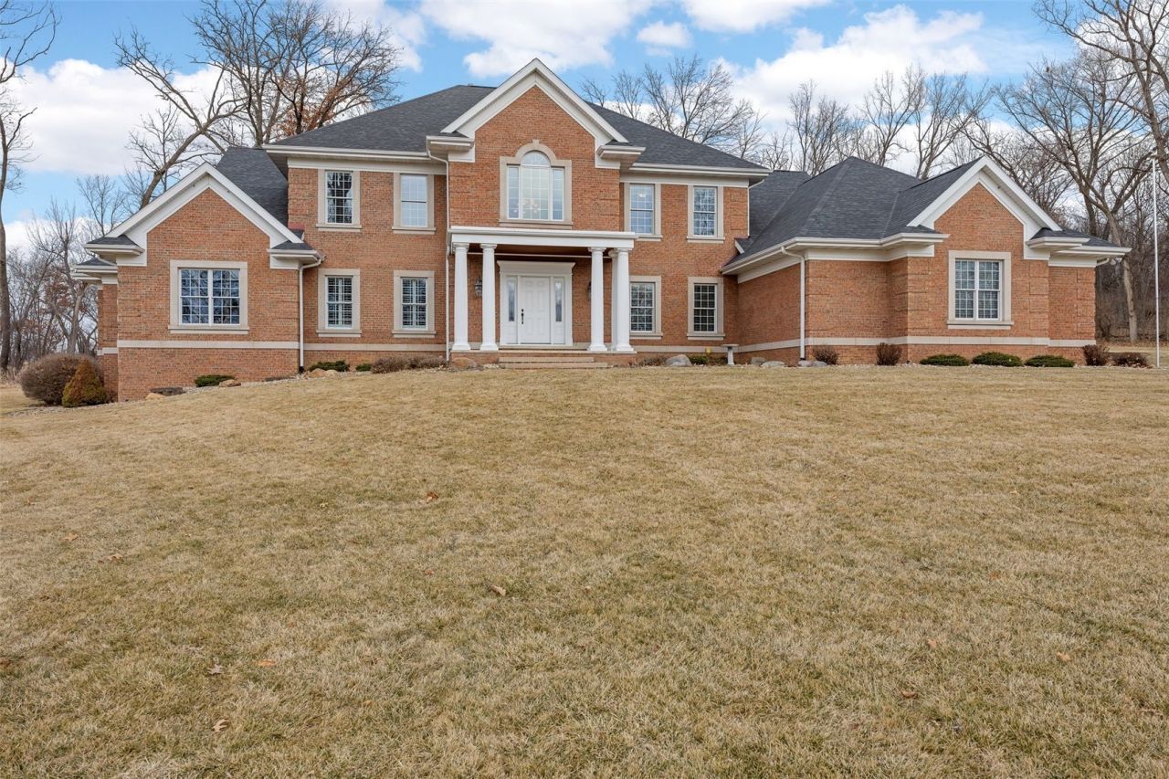 5012 Autumn Dr Ne, Cedar Rapids, IA 52411 Main Photo