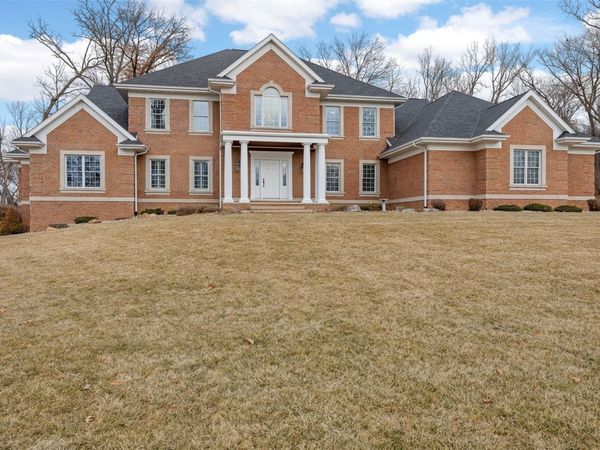 5012 Autumn DR NE, Cedar Rapids, IA 52411