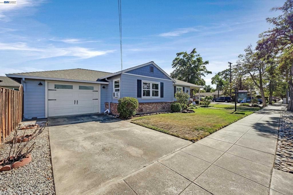 1815 Pine St, Livermore, CA 94551 Main Photo