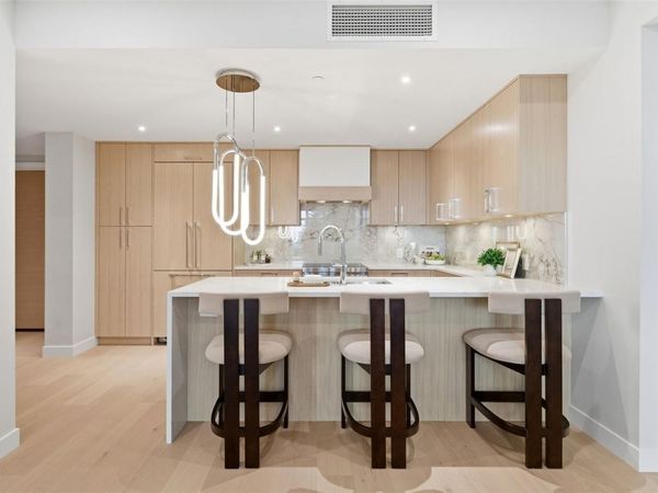 5229 Cordova Bay Rd, Unit 301, Saanich, BC V8Y 2L1