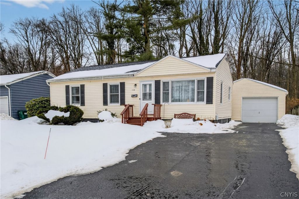 110 Oakley Drive, Syracuse, NY 13212 Main Photo