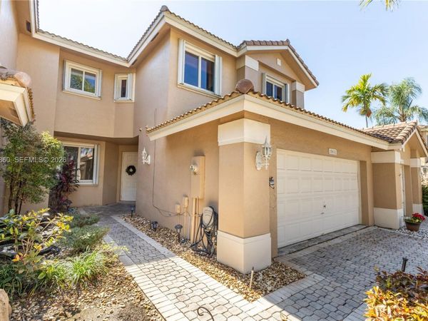 15832 SW 10th St, Pembroke Pines, FL 33027